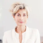 Dr. Caroline  Cron